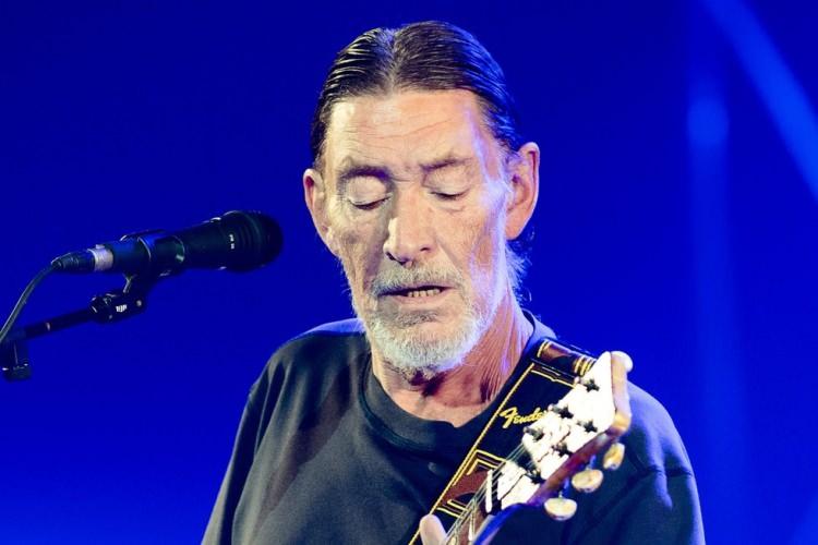 <p><strong>"Driving Home For Christmas" şarkısıyle milyonların hafızasında yer edinen, İngiliz m&uuml;ziğinin &ouml;nemli isimlerinden biri olan Chris Rea'nın 22 Aralık 2025 tarihindeki vefatının ardından son vasiyeti a&ccedil;ıklandı.</strong></p>
