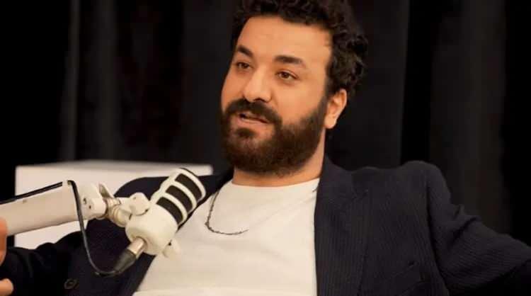 <p><strong>"Konuşanlar" programıyla geniş kitleler tarafından tanınan komedyen Hasan Can Kaya, haziran ayında kız arkadaşı Duygu Karabaş ile sessiz sedasız d&uuml;nyaevine girmişti.</strong></p>
