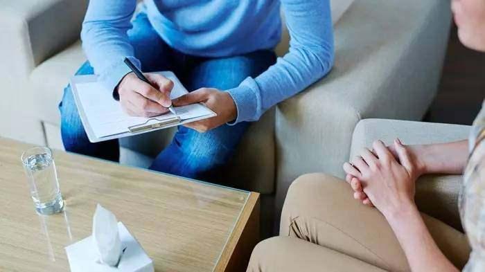 <p>Artan konut maliyetleri ve iş piyasasındaki belirsizlikler nedeniyle Z kuşağının &ouml;nemli bir kısmı, ekonomik nedenlerle ailesiyle yaşamayı s&uuml;rd&uuml;r&uuml;yor.</p>
