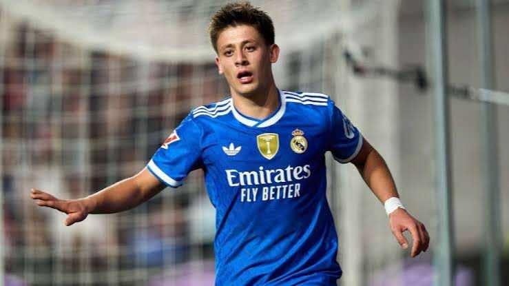 <p>İspanyol basınından <strong>Fichajes'in haberine g&ouml;re </strong>Fransız devi, gen&ccedil; yıldızın transferi i&ccedil;in Real Madrid&rsquo;in kapısını <strong>115 milyon euroluk </strong>astronomik bir teklifle &ccedil;aldı.</p>
