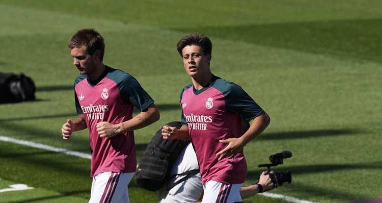 <p>Arda, 115 milyon euroya PSG'ye transfer olursa a&ccedil;ık ara bonservisine en y&uuml;ksek bedel &ouml;denen T&uuml;rk futbolcu olarak tarihe ge&ccedil;ecek.</p>
