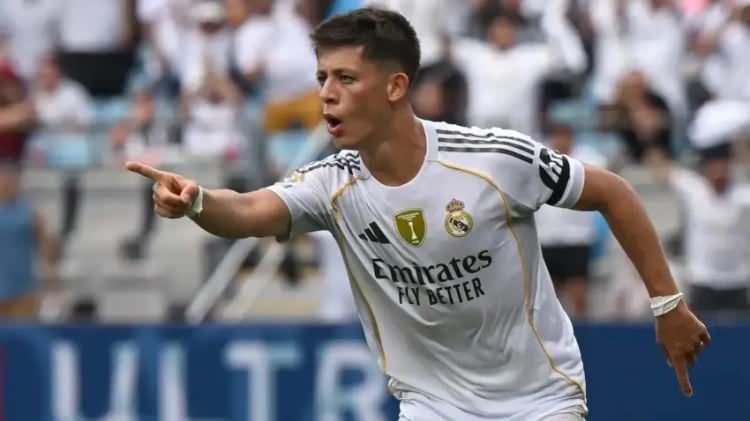 <p>Transferdeki s&uuml;recin Real Madrid'in kararına g&ouml;re ve PSG'nin transfer d&ouml;neminin sonlarında baskısını artırıp artırmayacağına bağlı olacağı kaydedildi.</p>
