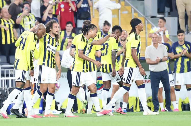 <p>Fenerbah&ccedil;e, Şampiyonlar Ligi 3. eleme turu ilk ma&ccedil;ında Sturm Graz'ı 2-0 yenerek r&ouml;vanş ma&ccedil;ı &ouml;ncesi avantaj elde etti.</p>
