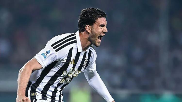 <p>Beşiktaş, Dusan Vlahovic transferinde baskıyı artırdı.<br />
<br />
Siyah-beyazlıların yıllık 8 milyon Euro ve imza parası i&ccedil;eren teklifinin, oyuncunun &ouml;n&uuml;ndeki en g&uuml;&ccedil;l&uuml; se&ccedil;enek olduğu vurgulandı.<br />
<br />
(FANATİK)</p>

