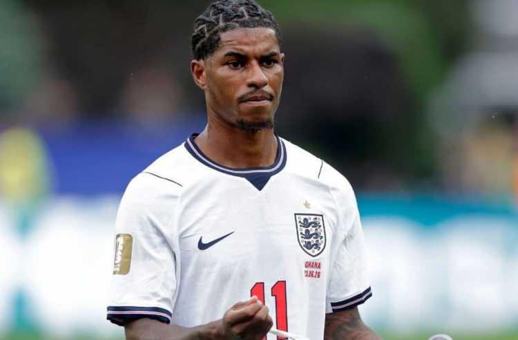 <p>Fenerbah&ccedil;e, Marcus Rashford ile ciddi şekilde ilgileniyor.<br />
<br />
Manchester United ise olağan&uuml;st&uuml; bir teklif gelmemesi halinde oyuncuyu yeni sezonda kadroda tutmak istiyor.<br />
<br />
(AKŞAM)</p>
