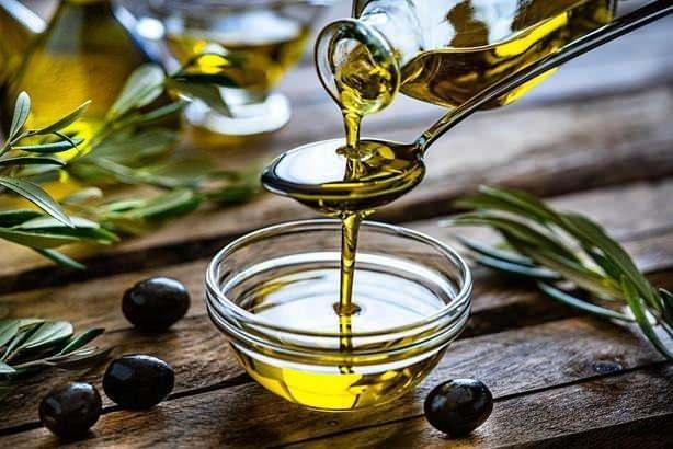 <p>Bakanlık yaptığı denetimlerde bazı &uuml;r&uuml;nlerde tohum yağlarının karıştırılması ya da daha d&uuml;ş&uuml;k kalitedeki zeytinyağlarının bu &uuml;r&uuml;nlerin i&ccedil;ine konulması gibi hileler tespit etti.</p>

<p>&nbsp;</p>
