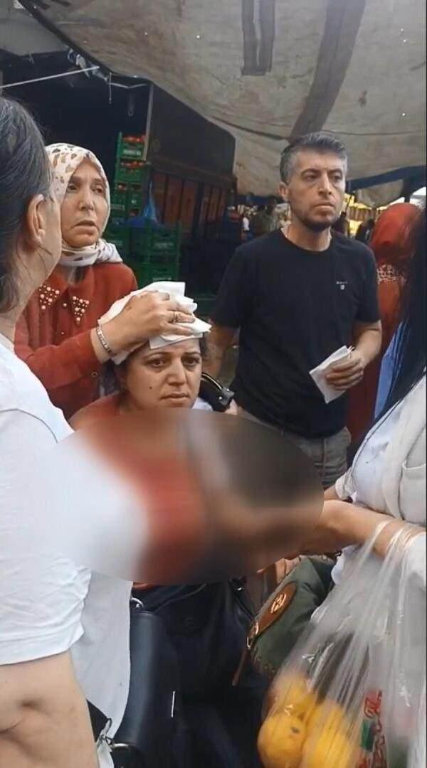 <p><span style="color:#A52A2A"><strong>PAZARCI TUTUKLANDI&nbsp;</strong></span></p>

<p>&nbsp;</p>

<p>Polis ekipleri tarafından g&ouml;zaltına alınan Selahattin Ş. hakkında ise "Kasten yaralama" su&ccedil;undan işlem başlatıldı.</p>

<p>&nbsp;</p>

<p>Olayla ilgili soruşturma s&uuml;rerken, emniyetteki işlemlerinin ardından adliyeye sevk edilen <span style="color:#A52A2A"><strong><em>Selahattin Ş., &ccedil;ıkarıldığı mahkemece tutuklandı.</em></strong></span></p>
