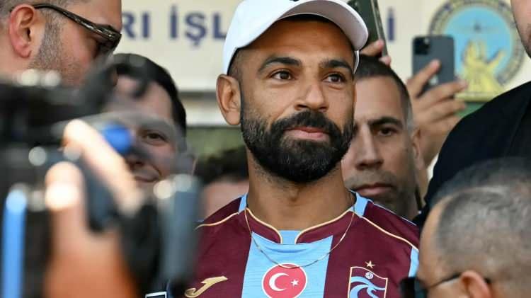 <p>* Premier Lig tarihinde iki farklı sezonda 40+ gol katkısı yapan ilk oyuncu. (2017-18: 32 gol - 10 asist / 2024-25: 29 gol - 18 asist)</p>