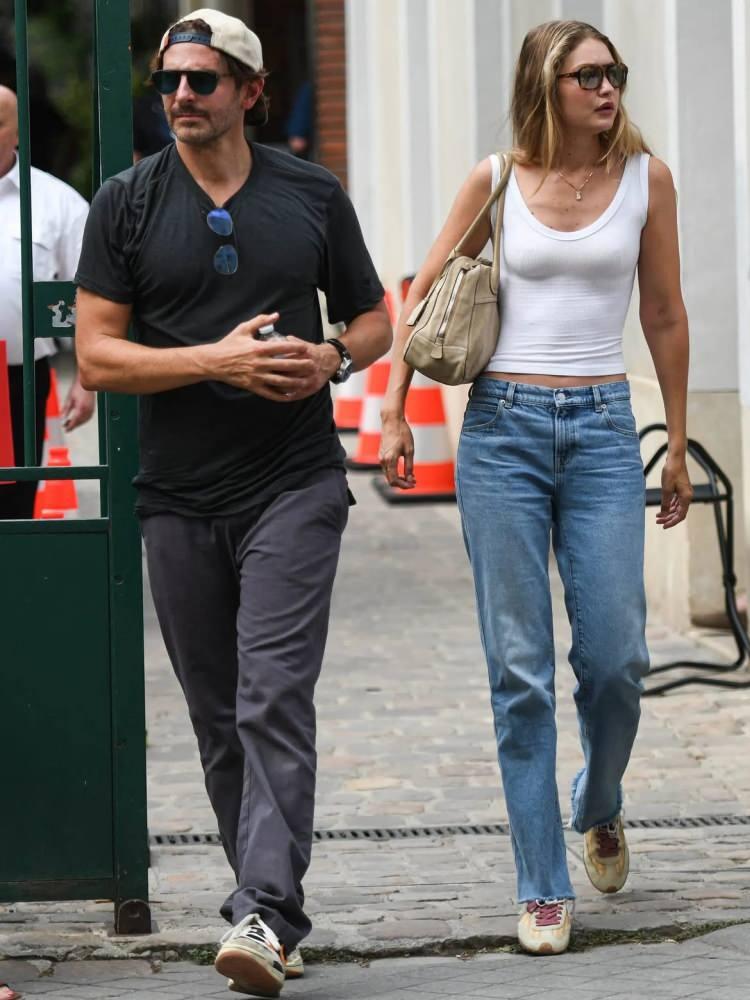 <p>Hollywood&rsquo;un &uuml;nl&uuml; oyuncusu Bradley Cooper ile d&uuml;nyaca tanınan model Gigi Hadid, Paris&rsquo;te objektiflere takıldı.&nbsp;</p>

