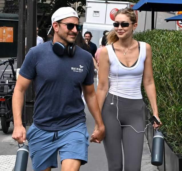 <p>Paris sokaklarında rahat kıyafetleriyle g&ouml;r&uuml;nt&uuml;lenen Cooper ve Hadid&rsquo;in y&uuml;z&uuml;kleri, fotoğrafların kısa s&uuml;rede g&uuml;ndem olmasına neden oldu.</p>
