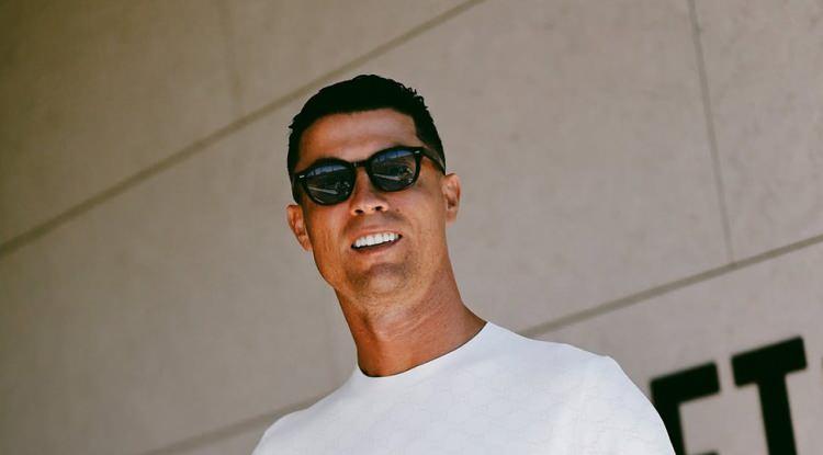Cristiano Ronaldo milyon dolarlık garajını a&ccedil;tı! L&uuml;ks ara&ccedil; filosu yok artık dedirtti