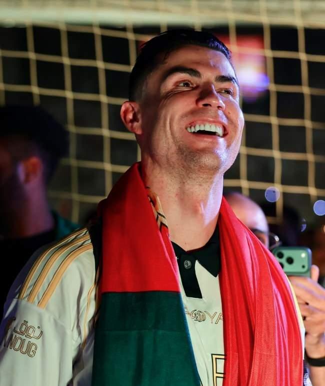 <p>Son d&ouml;nemde 9 yıldır nişanlı olduğu Georgina Rodriguez ile evlilik hazırlığında olan d&uuml;nyaca &uuml;nl&uuml; futbolcu Cristiano Ronaldo, bu kez l&uuml;ks otomobil koleksiyonuyla g&uuml;ndeme geldi.</p>
