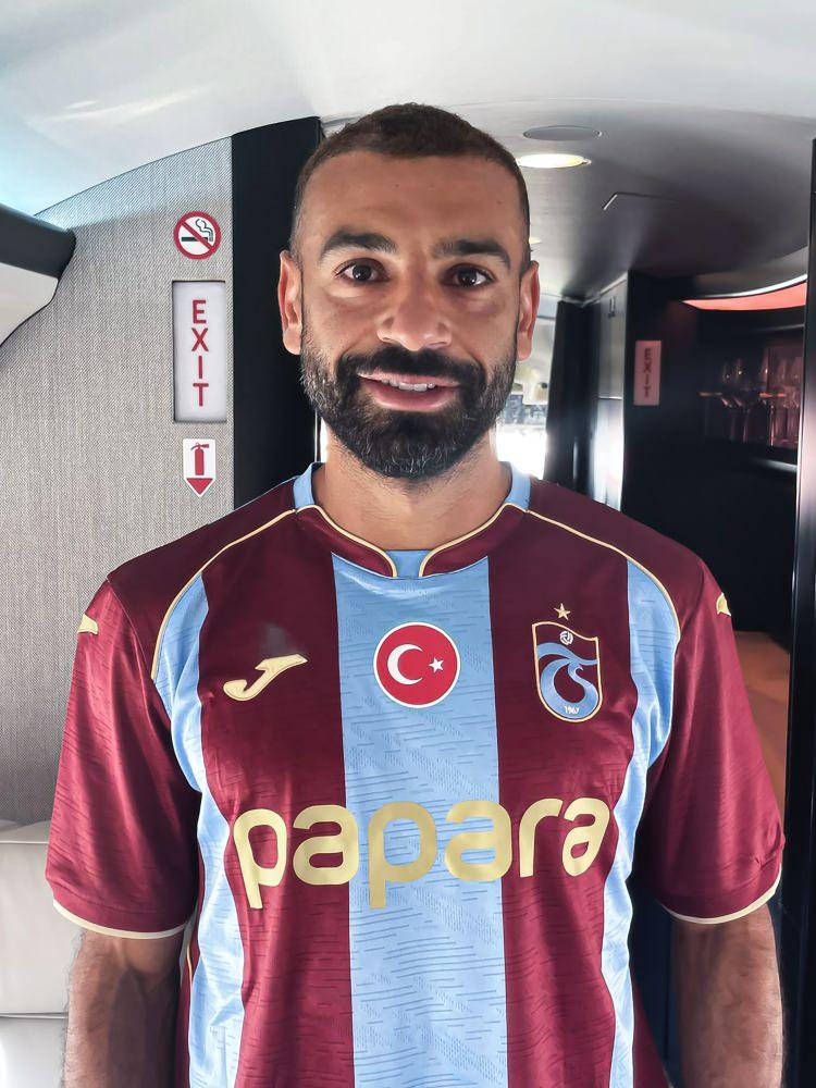 <p>Bordo-mavililer, yıldız ismi &ouml;nce İstanbul'a ardından da Trabzon'a g&ouml;t&uuml;rd&uuml;.&nbsp;</p>
