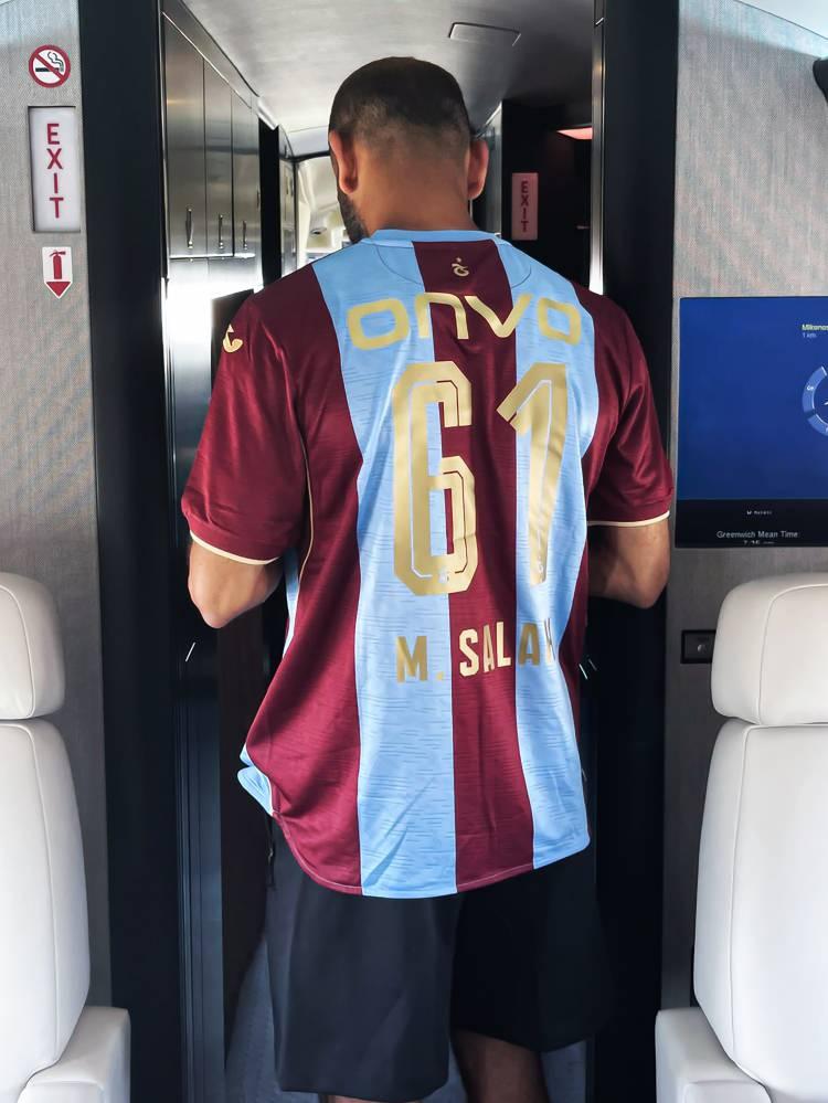 <p>T&uuml;m d&uuml;nyada b&uuml;y&uuml;k ses getiren bu transfer, adeta g&uuml;ndemin bir numaralı konusu oldu.</p>
