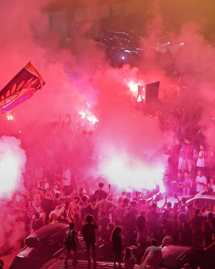 <p><strong>The Sun:&nbsp;</strong>Transferi &ouml;ncesinde T&uuml;rkiye'ye gelen Salah, havalimanında yoğun bir kalabalık tarafından karşılanırken ilk kez Trabzonspor formasıyla g&ouml;r&uuml;nt&uuml;lendi.</p>
