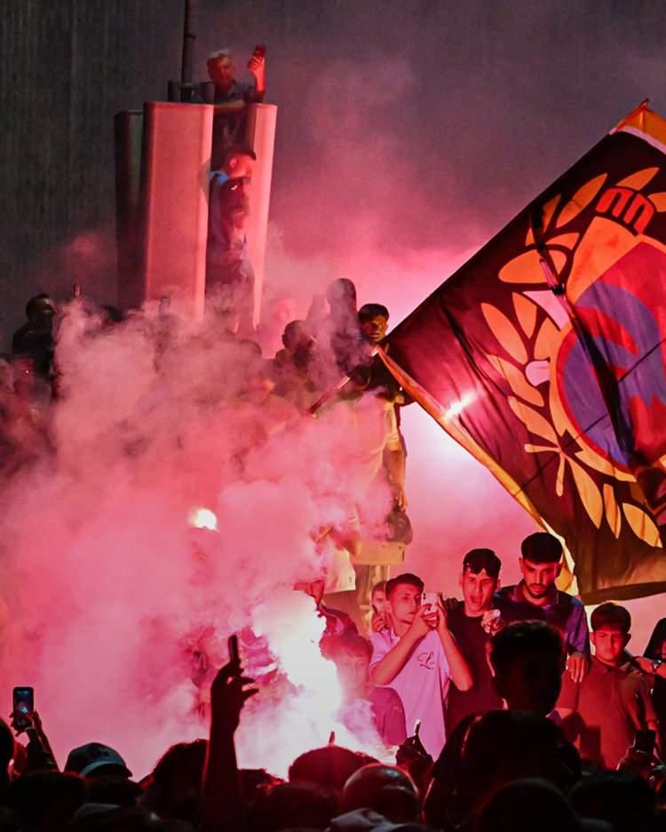 <p><strong>&Ccedil;in basını:</strong>&nbsp;Liverpool'un efsane isimleri arasında g&ouml;sterilen Salah'ın Trabzonspor ile 2 yıllık anlaşmaya vardı.</p>
