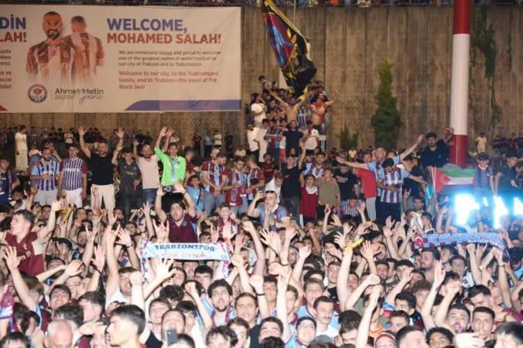 <p><strong>Rus basını:&nbsp;</strong>Salah, kariyerine Trabzonspor formasıyla T&uuml;rkiye'de devam edecek.</p>
