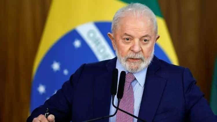 <p><strong><span style="color:#B22222">LULA DA SILVA</span>&nbsp; |&nbsp; 5 &Ccedil;OCUK&nbsp; |&nbsp; 1 erkek 4 kız)</strong></p>

<p>&nbsp;</p>

<p><strong>Brezilya Başkanı</strong></p>
