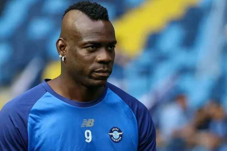 <p><span style="color:#B22222"><strong>35)&nbsp; MARİO BALOTELLİ</strong></span></p>
