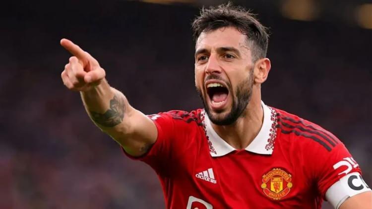 <p><span style="color:#B22222"><strong>4)&nbsp; BRUNO FERNANDES</strong></span></p>

<p>&nbsp;</p>

<p>Manchester United kaptanı, ma&ccedil; boyunca hakemlerle yaşadığı yoğun diyaloglar ve s&uuml;rekli itirazları nedeniyle rakip taraftarların en sevmediği futbolcular arasında g&ouml;steriliyor.</p>
