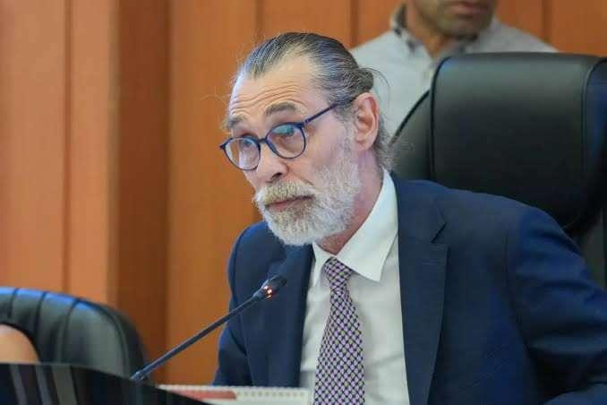 <p>Beşik&ccedil;ioğlu, <strong>"Ş&uuml;pheli olarak g&ouml;r&uuml;nen şirket sahipleri ve yetkilileri ile HTS iletişimim ve para transferim yoktur.</strong></p>

<p><strong>&Uuml;zerime kayıtlı mal varlığının Belediye Başkanı olmadan &ouml;nceki d&ouml;nemlerdeki ticari faaliyetlerim ve miras yoluyla edindiğim mal varlığıdır.</strong></p>

<p><strong>Su&ccedil;lamalar soyut, su&ccedil; atfı mahiyetinde olup maddi delillerle desteklenmemiştir"</strong> ifadelerini kullandı.</p>

