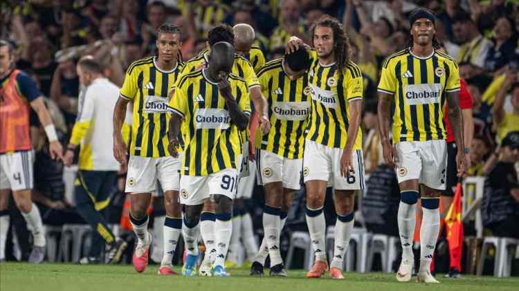 <p>Fenerbah&ccedil;e, UEFA Şampiyonlar Ligi 3. eleme turu ilk ma&ccedil;ında sahasında konuk ettiği Sturm Graz'ı 2 golle ge&ccedil;ti.</p>
