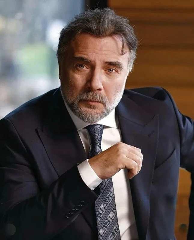 <p><strong>"Kurtlar Vadisi" dizisindeki unutulmaz &Ccedil;akır karakteriyle geniş kitleler tarafından tanınan usta oyuncu Oktay Kaynarca, sosyal medya hesabından annesi Nursel Kaynarca ile &ccedil;ekildiği bir kareyi takip&ccedil;ileriyle paylaştı.</strong></p>
