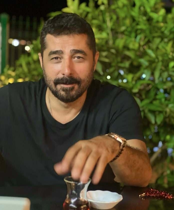 <p><span style="color:#B22222"><strong>NEDENİ MERAK EDİLDİ</strong></span></p>

<p>Ahmet Tatlıses, babası İbrahim Tatlıses ile uzun s&uuml;redir y&uuml;r&uuml;tt&uuml;ğ&uuml; hukuk m&uuml;cadelesinde avukatlığını yapan Uğur &Ccedil;elikel ile yollarını ayırdı.&nbsp;</p>
