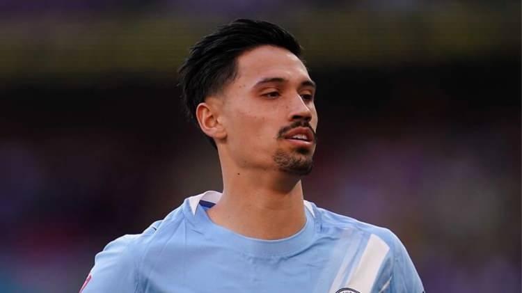 <p>Yeni sezon &ouml;ncesi kadrosunu g&uuml;&ccedil;lendirmek i&ccedil;in &ccedil;alışmalarını s&uuml;rd&uuml;ren Galatasaray, orta saha transferinde Premier Lig'in &ouml;nemli isimlerinden Tijjani Reijnders'ı g&uuml;ndemine aldı.</p>
