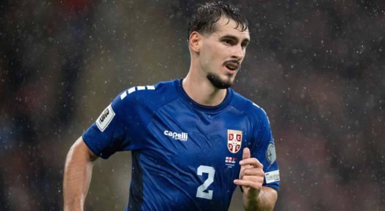 <p>Trendyol S&uuml;per Lig'in yeni ekiplerinden Erzurumspor, Fenerbah&ccedil;e'den Ognjen Mimovic'e talip oldu.<br />
<br />
Erzurumspor, ilerleyen g&uuml;nlerde Fenerbah&ccedil;e'ye kiralama teklifini sunacak.<br />
<br />
(FOTOMA&Ccedil;)</p>
