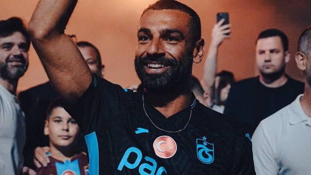 <p>The Telegraph, Salah'ın Liverpool'dan ayrılacağının a&ccedil;ıklanmasının ardından Suudi Arabistan'dan ilgi g&ouml;rd&uuml;ğ&uuml;n&uuml; ancak Trabzonspor'a transfer olduğunu belirtti.&nbsp;</p>
