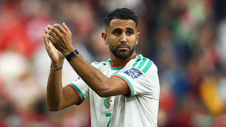 <p>Riyad Mahrez, Georginio Wijnaldum, Chris Smalling, Jhon Dur&aacute;n, Marcelo Brozovic, Franck Kessi&eacute; ve Abdoulaye Doucour&eacute;'nin de kul&uuml;plerinden ayrılan futbolcular arasında olduğu ifade edildi.</p>
