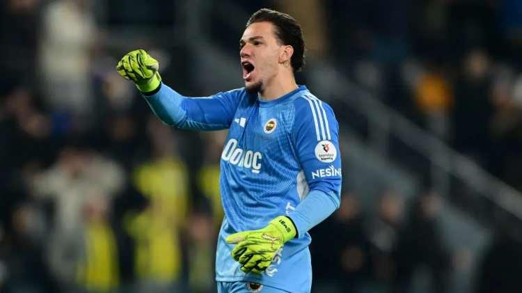 <p>Brezilyalı kaleci Ederson'un da Manchester City'den transfer olduktan sadece bir sezon sonra Fenerbah&ccedil;e'den ayrılmak istediğinin yaygın şekilde bildirildiği belirtildi. Ederson'un Jos&eacute; Mourinho d&ouml;neminde kul&uuml;be getirildiği, Mourinho'nun ise sezonun başlarında g&ouml;revden alındığı ifade edildi.</p>
