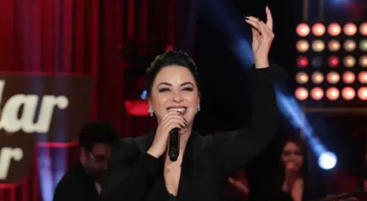 <p><strong>Ge&ccedil;tiğimiz akşam konser &ouml;ncesi basın mensuplarının sorularını yanıtlayan şarkıcı Zara, İngiltere menşeili bir okulda alternatif tıp eğitimi aldığını a&ccedil;ıkladı.</strong></p>
