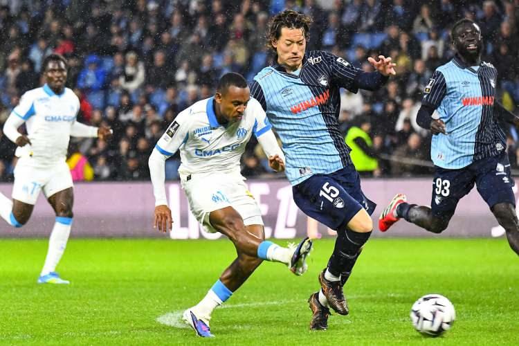 <p><strong>FENERBAH&Ccedil;E'YE 30 MİLYONLUK GOLC&Uuml;</strong></p>
