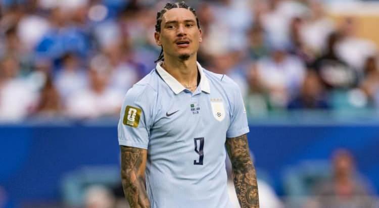 <p>Trabzonspor, Mohamed Salah'ın ardından Darwin Nunez transferi i&ccedil;in de harekete ge&ccedil;ti.<br />
<br />
Bordo-mavililer, Uruguaylı golc&uuml;n&uuml;n kiralanması i&ccedil;in Suudi Arabistan'da Al Hilal ile kritik g&ouml;r&uuml;şmeler ger&ccedil;ekleştirecek.<br />
<br />
(SABAH)</p>
