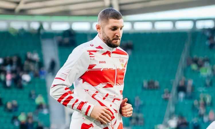 <p>Beşiktaş'ın stoper transferi i&ccedil;in g&uuml;ndeminde yer alan Jeff Chabot i&ccedil;in kul&uuml;b&uuml; 12 milyon euro talep etti.<br />
<br />
Siyah-beyazlılar 10 milyon euroluk bir teklif yaparken yerli alternatif i&ccedil;in Konyaspor'dan Adil Demirbağ i&ccedil;in &ccedil;alışmalar başladı.<br />
<br />
(FANATİK)</p>
