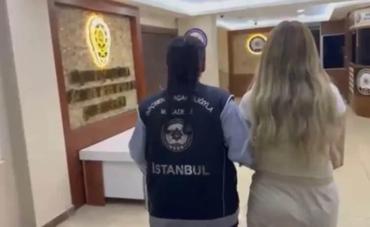 <p><strong>İstanbul'un &Uuml;sk&uuml;dar İl&ccedil;esi'ndeki ikamet adresinde g&ouml;zaltına alınan &Ouml;zbekistan uyruklu Mokhıchekhra Bakhtıyorovna, İstanbul İl Emniyet M&uuml;d&uuml;rl&uuml;ğ&uuml;'ne getirilerek sınır dışı edilme işlemleri i&ccedil;in İstanbul İl G&ouml;&ccedil; İdaresi M&uuml;d&uuml;rl&uuml;ğ&uuml; Arnavutk&ouml;y Geri G&ouml;nderme Merkezi'ne teslim edildi.</strong></p>
