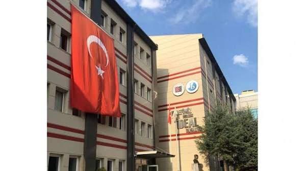 <p><span style="color:#B22222"><strong>6- H&Uuml;SEYİN AVNİ S&Ouml;ZEN ANADOLU LİSESİ</strong></span></p>

<p><strong>Taban puanı:&nbsp;491,85</strong></p>
