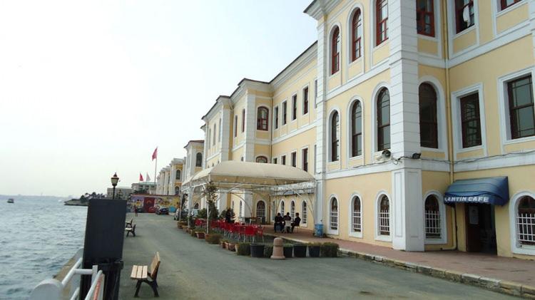 <p><span style="color:#B22222"><strong>2- KABATAŞ ERKEK LİSESİ</strong></span></p>

<p>Taban puanı:&nbsp;500,00</p>
