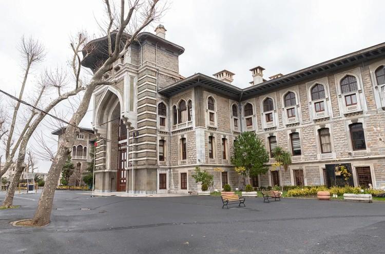 <p><span style="color:#B22222"><strong>1- İSTANBUL ERKEK LİSESİ</strong></span></p>

<p>Taban puanı:&nbsp;500,00</p>

