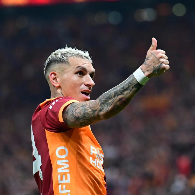 <p><strong>Sabah gazetesinden Armağan Yılmaz ve Sema Demir'in haberine g&ouml;re hazırlanan iddianamede, Yusuf Y. hakkında "kasten yaralama" su&ccedil;undan 5 yıla kadar, Torreira'nın şof&ouml;r&uuml; Eray S. hakkında ise "basit yaralama" su&ccedil;undan 1 yıla kadar hapis cezası talep edildi.</strong></p>
