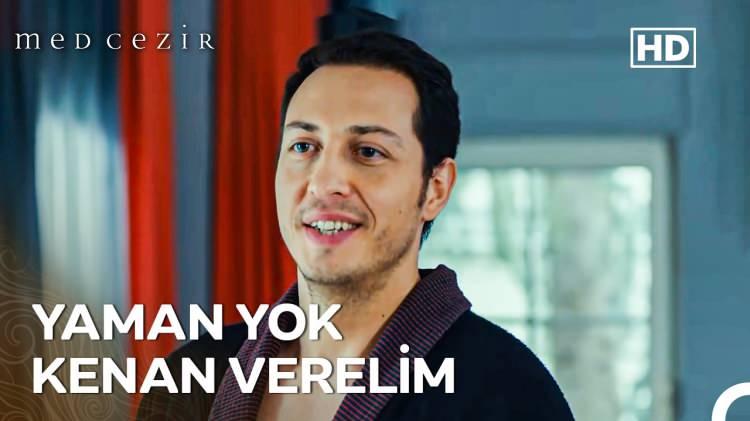 <p><span style="color:#800080"><strong>"YAMAN YOK, KENAN VERELİM"</strong></span></p>

<p>&nbsp;</p>

<p>Ekranlardan bir s&uuml;redir uzak olan Aks&ouml;z, son d&ouml;nemlerde Medcezir dizisindeki bir repliğinin pop&uuml;ler olmasıyla anılıyordu. "Yaman yok, Kenan verelim" repliği son d&ouml;nemlerde sosyal medyada esprili paylaşımlar i&ccedil;in en &ccedil;ok kullanılan seslerden birisi.</p>
