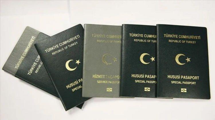 <p>İ&ccedil;işleri Bakanlığı, hususi (yeşil) ve hizmet (gri) damgalı pasaport başvurularında dijital d&ouml;n&uuml;ş&uuml;m&uuml; hayata ge&ccedil;irdi.&nbsp;</p>

