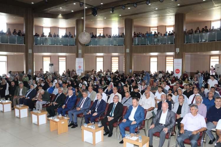 <p>Oltu Efkan Ala K&uuml;lt&uuml;r Merkezi'nde ger&ccedil;ekleştirilen programa vatandaşlar yoğun ilgi g&ouml;sterdi.&nbsp;</p>

<p>&nbsp;</p>

<p>T&ouml;ren, saygı duruşunda bulunulması ve İstiklal Marşı'nın okunmasının ardından Kur'an-ı Kerim tilavetiyle başladı.</p>
