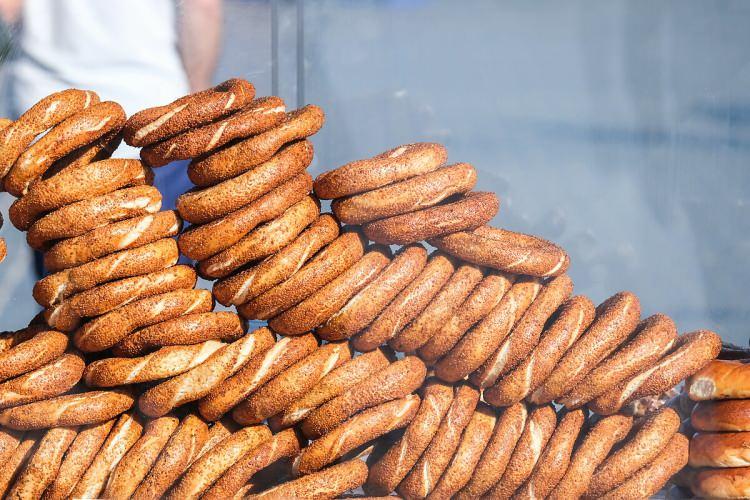 <p>Kebap ve lahmacun gibi y&ouml;resel lezzetleriyle &ouml;ne &ccedil;ıkan şehirlerin de yer aldığı listede, en g&uuml;zel simidi yapan il belli olurken, zirvedeki isim bir&ccedil;ok kişiyi şaşırttı.</p>
