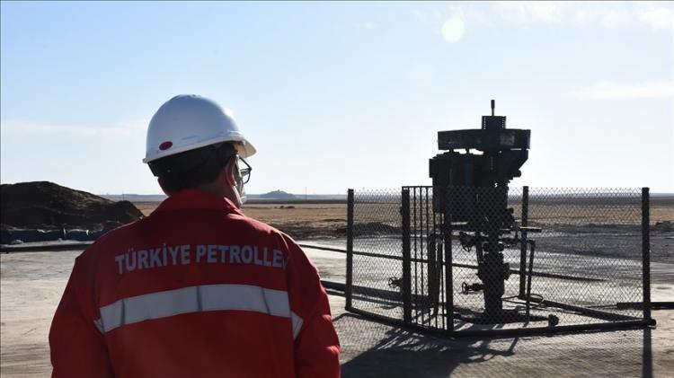 <p>Bu kapsamda Macaristan ve Bulgaristan'daki faaliyetlerin, T&uuml;rkiye'nin Avrupa enerji piyasalarıyla daha g&uuml;&ccedil;l&uuml; şekilde b&uuml;t&uuml;nleşme ve Avrupa'nın enerji g&uuml;venliğine katkı sunma stratejisinin somut &ouml;rneklerini oluşturduğunu aktaran Bayraktar, "Macaristan ve Bulgaristan'daki faaliyetlerimiz, TPAO'nun Avrupa'daki varlığını g&uuml;&ccedil;lendirmenin yanı sıra T&uuml;rkiye-Avrupa Birliği enerji işbirliğinin stratejik niteliğini daha da ileri taşımaktadır. MOL ile 2025'te imzalanan anlaşma kapsamında Buzsak sahasında 3B sismik veri toplama faaliyetleri tamamlanmış, veri değerlendirme s&uuml;reci başlatılmıştır.&nbsp;</p>
