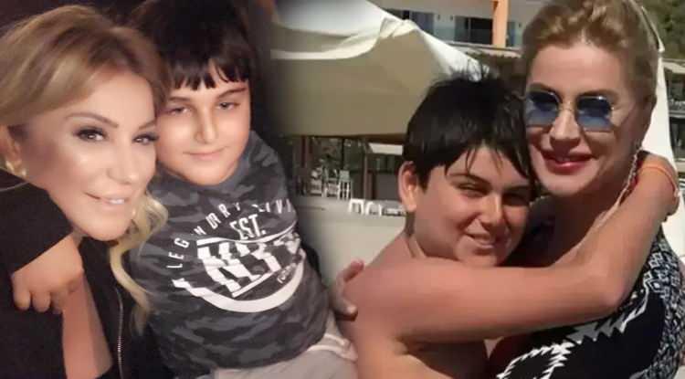 <p>Oğlunun yeni yaşını duygusal bir paylaşımla kutlayan Song&uuml;l Karlı'nın oğlunu g&ouml;renler tanıyamadı.&nbsp; Yıllar i&ccedil;indeki değişimiyle dikkat &ccedil;eken Efe&rsquo;nin annesinin boyunu ge&ccedil;tiği g&ouml;r&uuml;ld&uuml;...</p>
