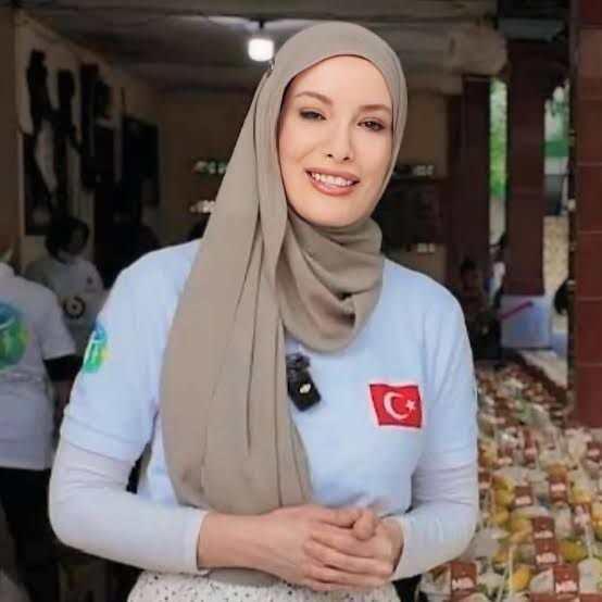 <p><strong>2018 yılında oyunculuğa ara vererek kendini sosyal yardım projelerine adayan Gamze &Ouml;z&ccedil;elik, 8 yıllık ekran detoksunu TRT'nin dijital platformu tabii'de yayınlanması planlanan 'Operasyon Alesta' dizisi ile bozdu.</strong></p>
