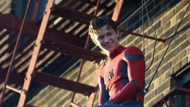 <p>2017 yılında Spider-Man: Homecoming filminde Peter Parker karakterini canlandıran Tom Holland, ge&ccedil;en yıllar i&ccedil;inde Marvel Sinematik Evreni'nin en &ccedil;ok konuşulan isimlerinden biri oldu.</p>
